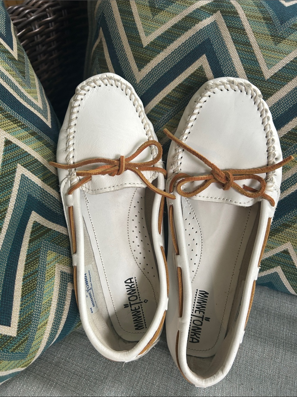 Minnetonka Women's White Leather Moccasins with Brown Laces